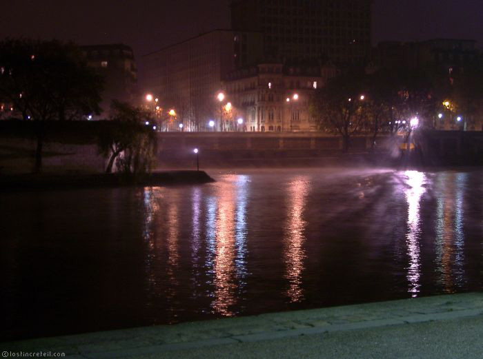 Cold night in Paris